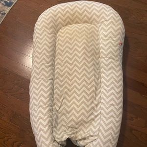 Dockatot Grand GUC Grey chevron